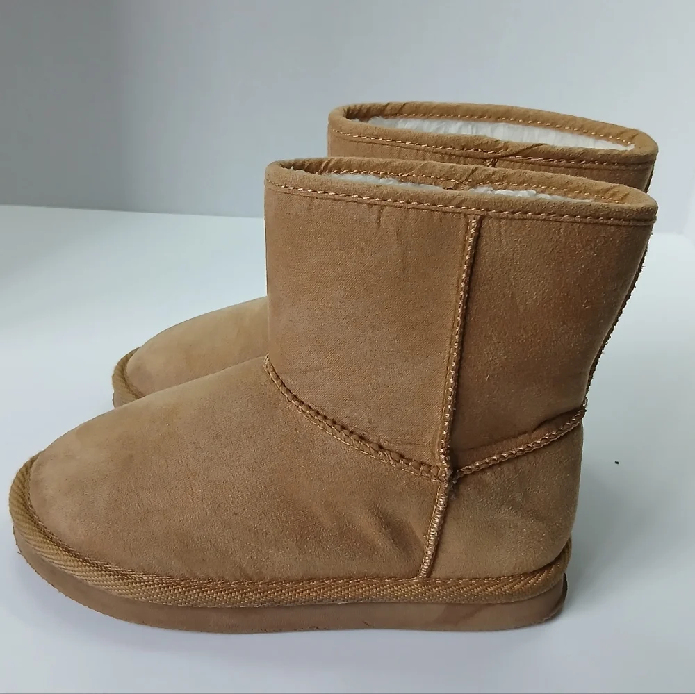 Old Navy Cozy Tan Kids Boots Size 9‎
